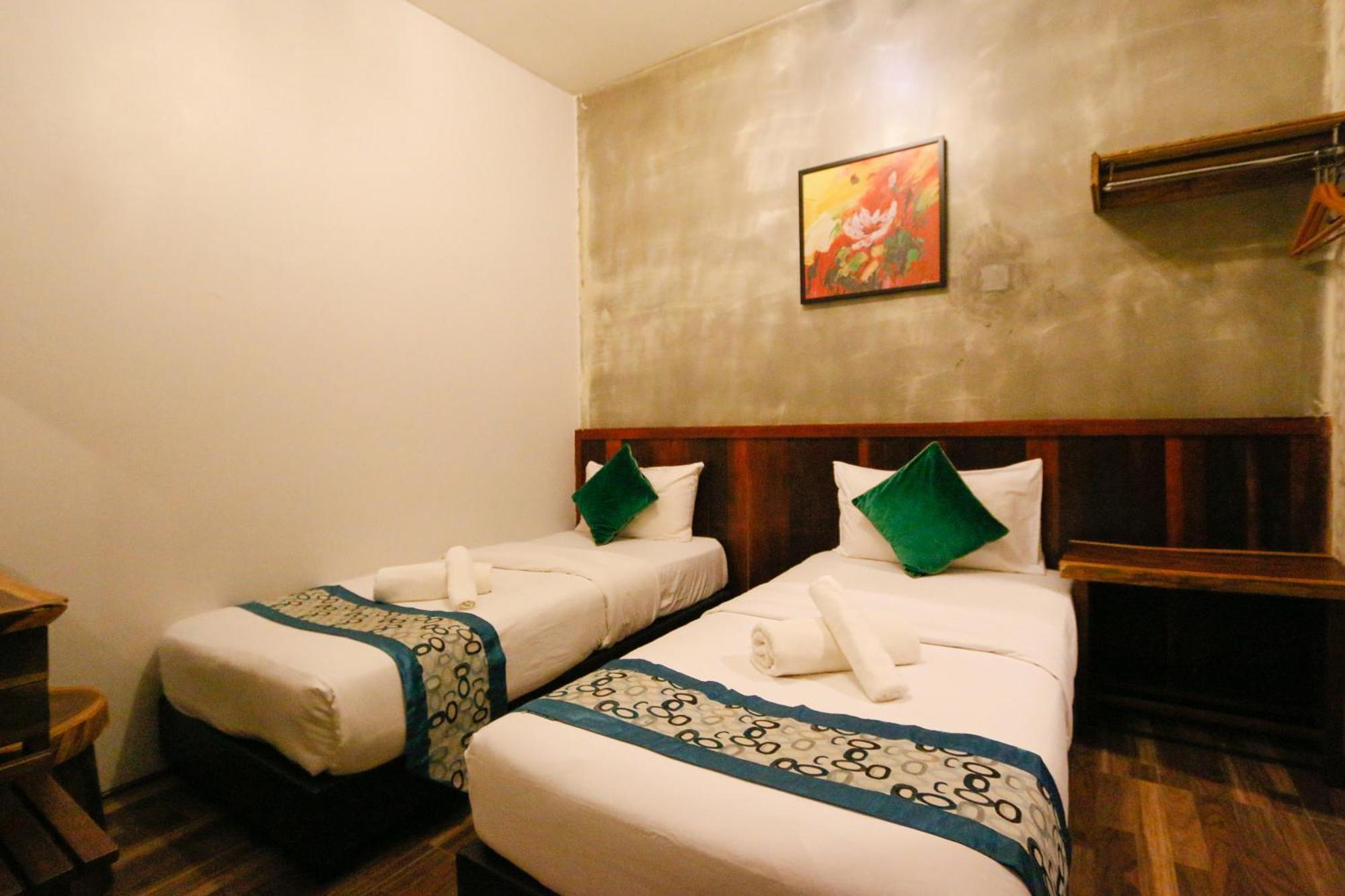 Anggun Hotel Seri Iskandar Ngoại thất bức ảnh