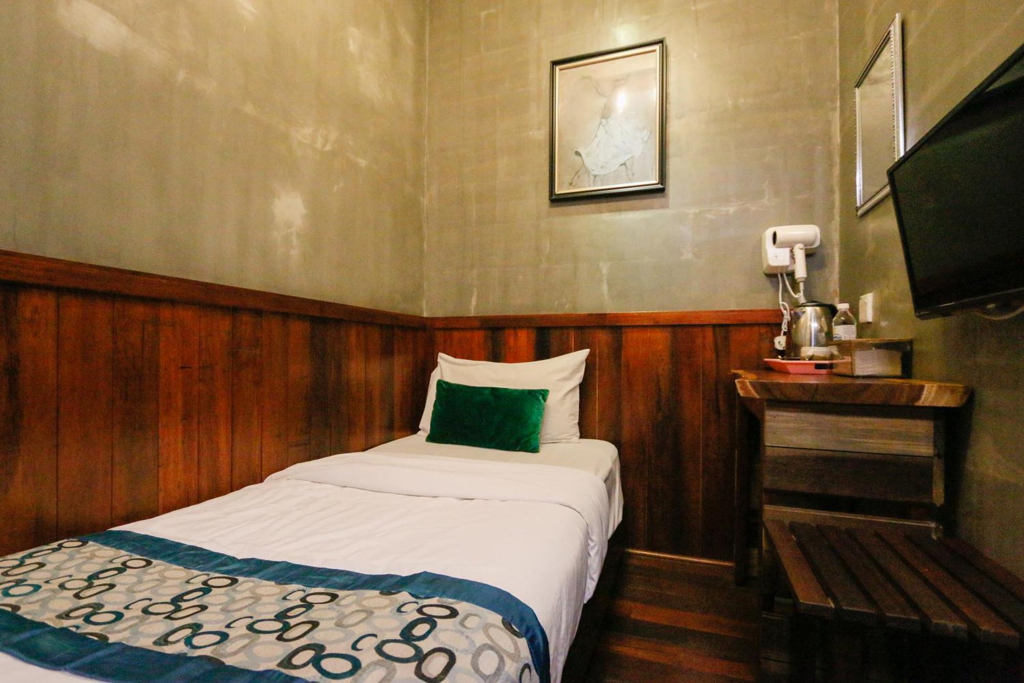 Anggun Hotel Seri Iskandar Ngoại thất bức ảnh